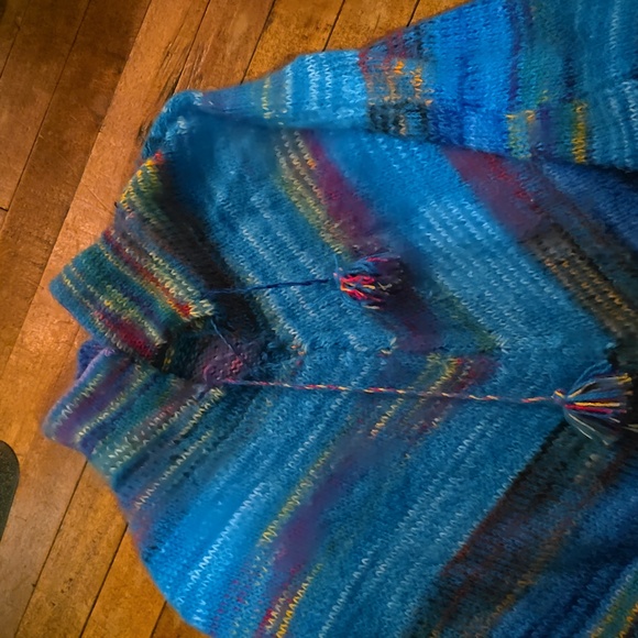 Alpaca poncho - Picture 2 of 3